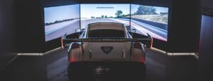 Os simuladores da Porsche e os óculos VR são mais que simular a experiência de condução: estão criando motoristas mais qualificados e preparados para o mundo real das corridas